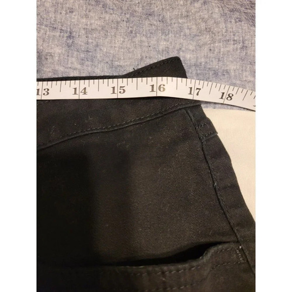 RIDERS BY LEE - BERMUDA MID RISE SHORT - WOMENS - WAIST 17" PERFECT CONDITION - Picture 4 of 7